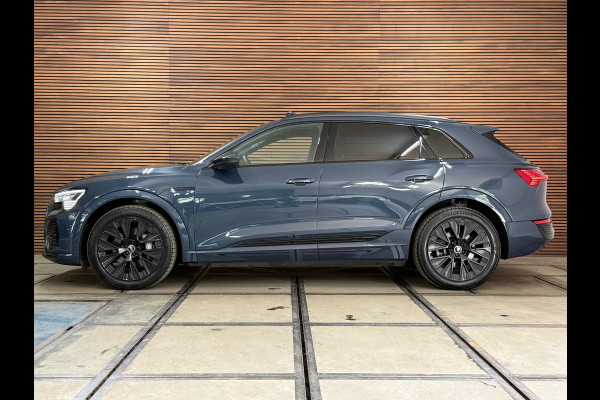 Audi Q8 e-tron 55 quattro S-line Black Edition 115 kWh | 408PK | Pano | Trekhaak | Matrix Led | B&O Sound | Ambient | 21inch |