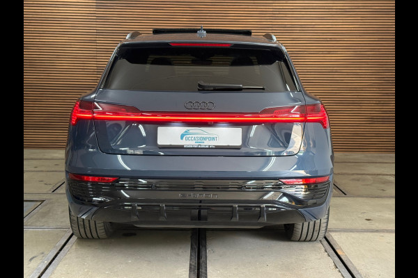 Audi Q8 e-tron 55 quattro S-line Black Edition 115 kWh | 408PK | Pano | Trekhaak | Matrix Led | B&O Sound | Ambient | 21inch |