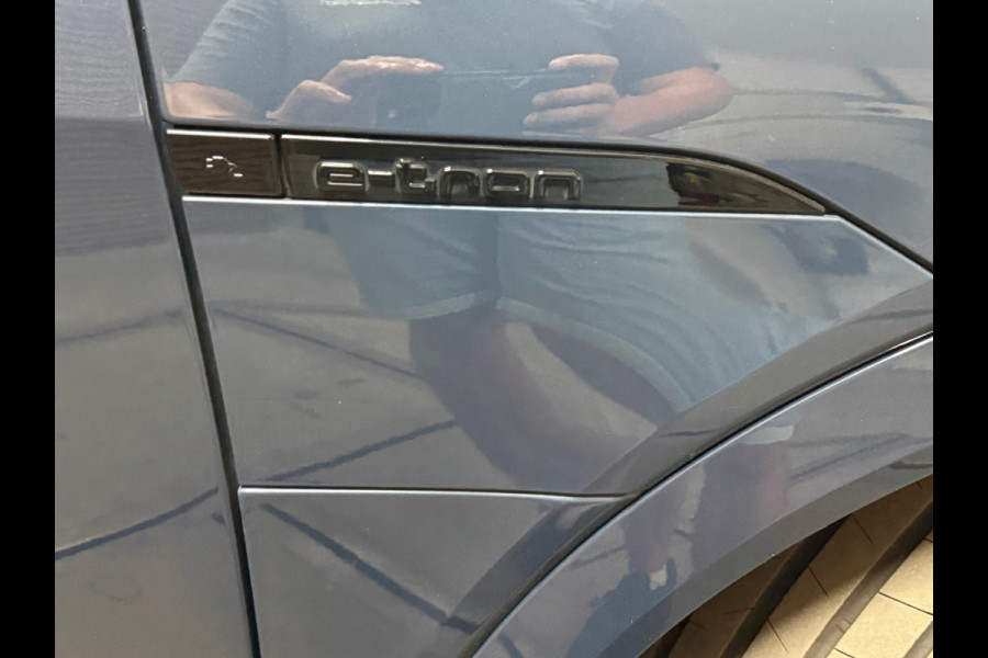 Audi Q8 e-tron 55 quattro S-line Black Edition 115 kWh | 408PK | Pano | Trekhaak | Matrix Led | B&O Sound | Ambient | 21inch |
