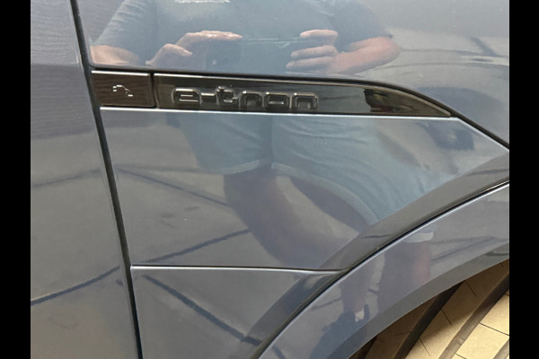 Audi Q8 e-tron 55 quattro S-line Black Edition 115 kWh | 408PK | Pano | Trekhaak | Matrix Led | B&O Sound | Ambient | 21inch |