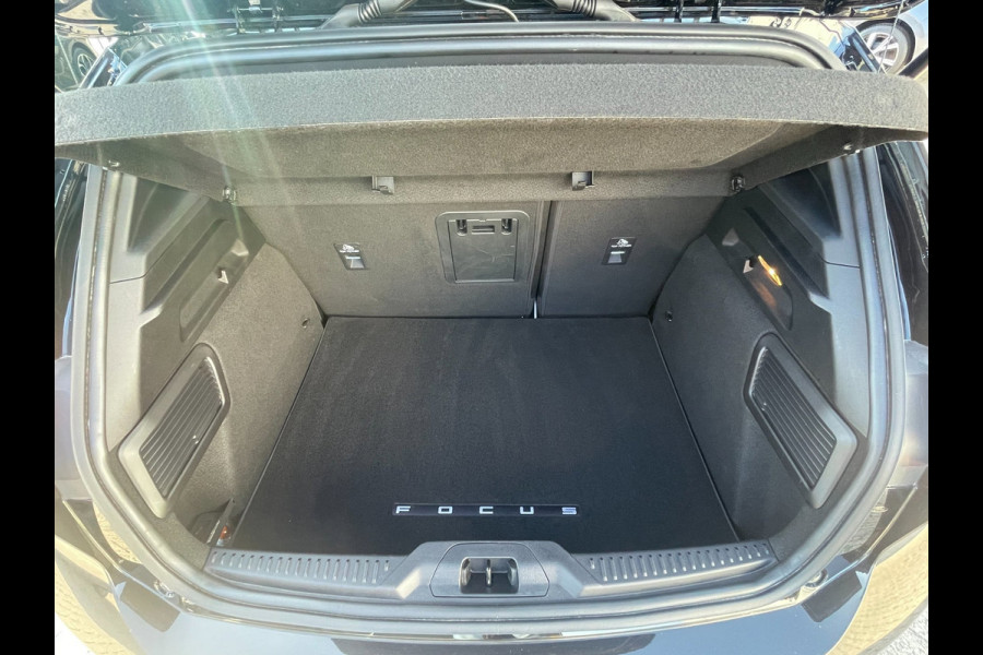 Ford Focus 1.0 EcoBoost Hybrid ST Line X Business