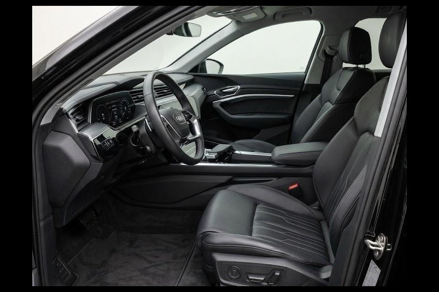 Audi Q8 e-tron 55 quattro Advanced Edition Plus 115 kWh 408pk | Panoramadak | Stoeverwarming voor en achter | Head ip Display | Pack Tour | Pack City