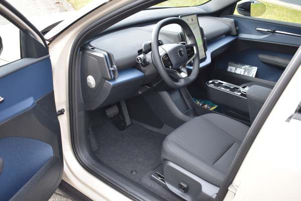 Volvo EX30 Extended Range Plus 272PK Europa 69 kWh | H&K | Blis | ACC | Climate | Elektr. Stoel
