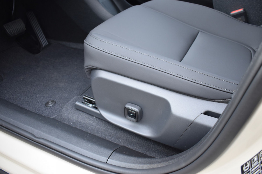 Volvo EX30 Extended Range Plus 272PK Europa 69 kWh | H&K | Blis | ACC | Climate | Elektr. Stoel