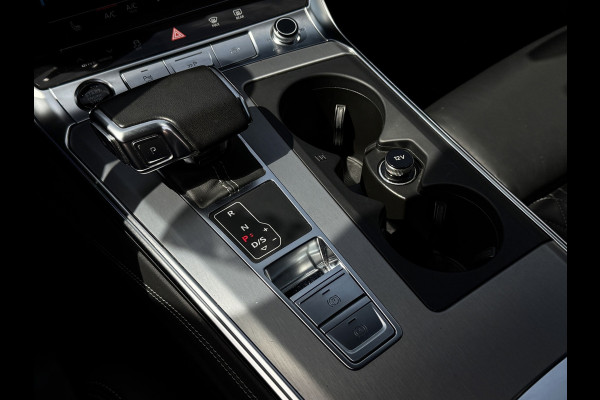 Audi A6 Limousine 55 TFSI e quattro | RS stoelen | Trekhaak | Matrix | 360 | Sfeerverlichting | 20 inch | Carplay | Magnetic Ride