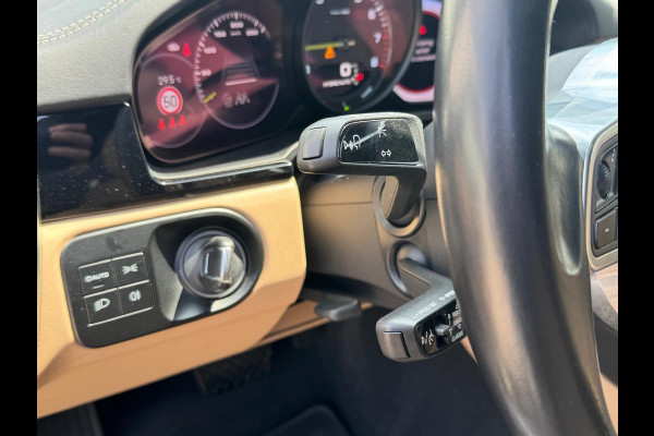 Porsche Cayenne 3.0 E-Hybrid Platinum Edition | PANORAMADAK | TREKHAAK | BOSE | LUCHTVERING |