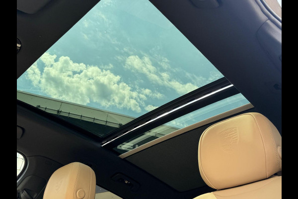 Porsche Cayenne 3.0 E-Hybrid Platinum Edition | PANORAMADAK | TREKHAAK | BOSE | LUCHTVERING |