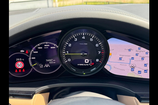 Porsche Cayenne 3.0 E-Hybrid Platinum Edition | PANORAMADAK | TREKHAAK | BOSE | LUCHTVERING |
