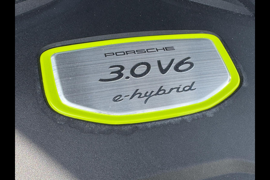 Porsche Cayenne 3.0 E-Hybrid Platinum Edition | PANORAMADAK | TREKHAAK | BOSE | LUCHTVERING |