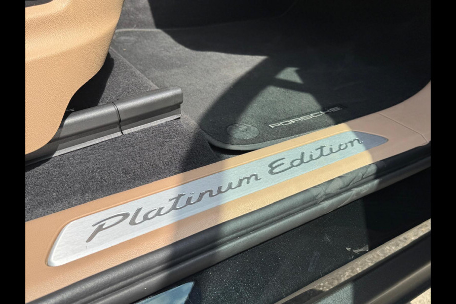 Porsche Cayenne 3.0 E-Hybrid Platinum Edition | PANORAMADAK | TREKHAAK | BOSE | LUCHTVERING |