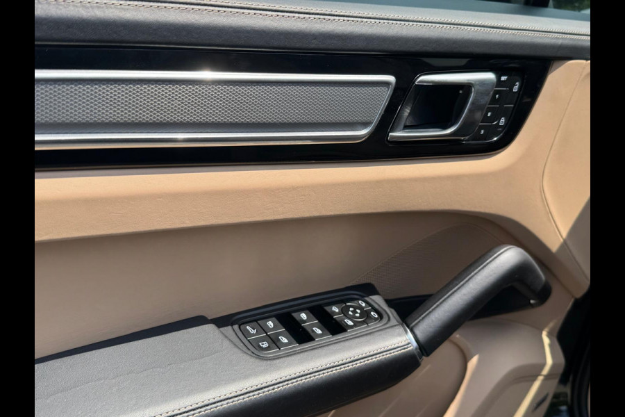 Porsche Cayenne 3.0 E-Hybrid Platinum Edition | PANORAMADAK | TREKHAAK | BOSE | LUCHTVERING |