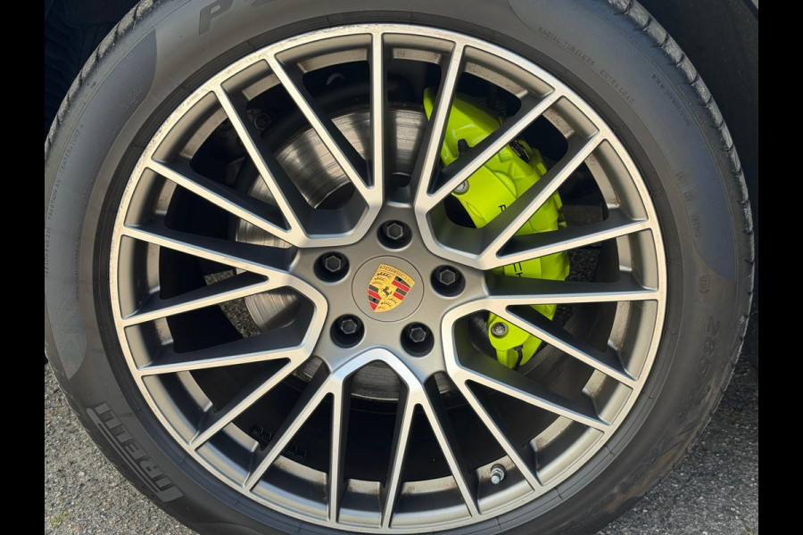 Porsche Cayenne 3.0 E-Hybrid Platinum Edition | PANORAMADAK | TREKHAAK | BOSE | LUCHTVERING |