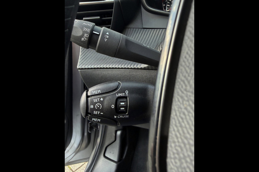 Peugeot 208 1.2 PureTech Active Pack - Navigatie/Apple CarPlay I Airco I Sport velgen I LED I PDC I Dealer onderhouden