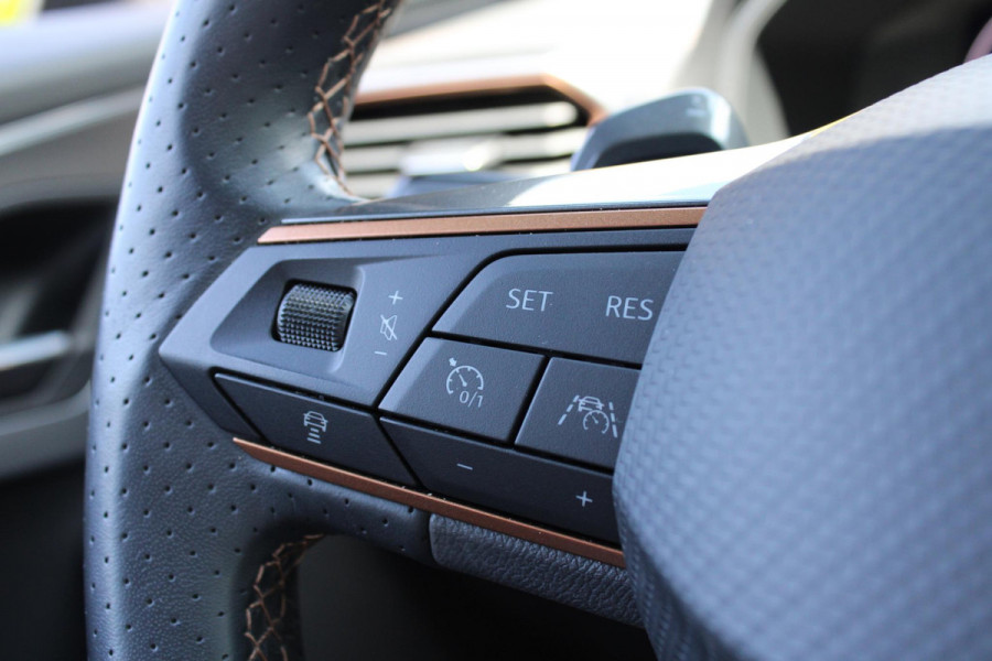 CUPRA Formentor 1.4 e-Hybrid VZ Performance 245 PK | Wegklapbare trekhaak | Elek. klep | Stuur & Stoelverwarming | Camera | Adaptive cruise control | Memory seats