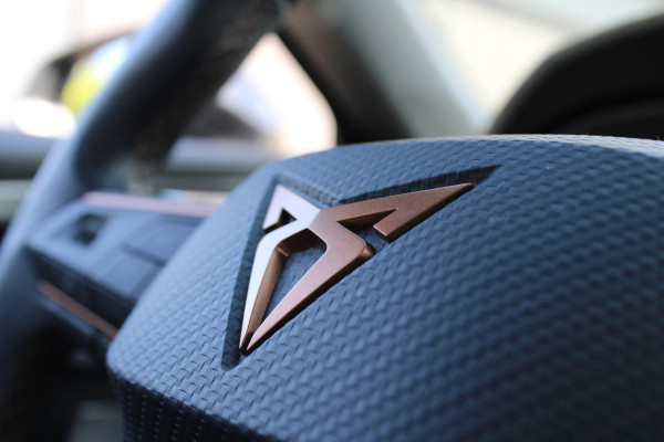 CUPRA Formentor 1.4 e-Hybrid VZ Performance 245 PK | Wegklapbare trekhaak | Elek. klep | Stuur & Stoelverwarming | Camera | Adaptive cruise control | Memory seats