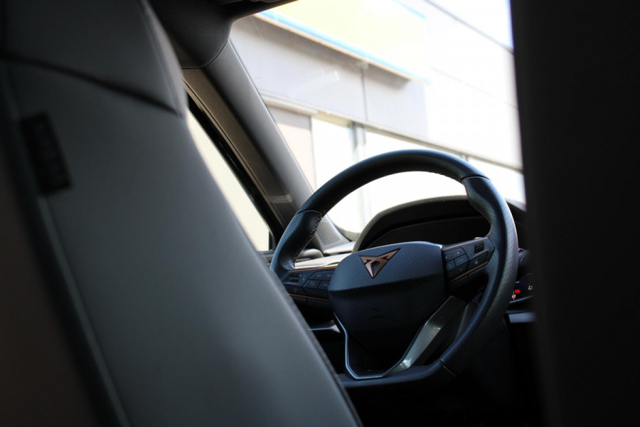 CUPRA Formentor 1.4 e-Hybrid VZ Performance 245 PK | Wegklapbare trekhaak | Elek. klep | Stuur & Stoelverwarming | Camera | Adaptive cruise control | Memory seats