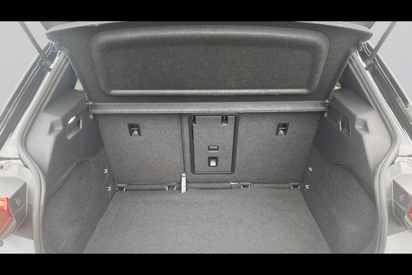Volkswagen ID.3 First Plus 58 kWh SOH 91% | IQ.Light | Trekhaak | Camera | 19" | Navi