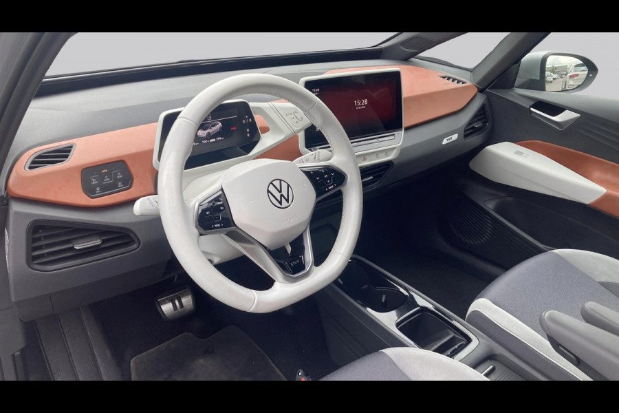 Volkswagen ID.3 First Plus 58 kWh SOH 91% | IQ.Light | Trekhaak | Camera | 19" | Navi
