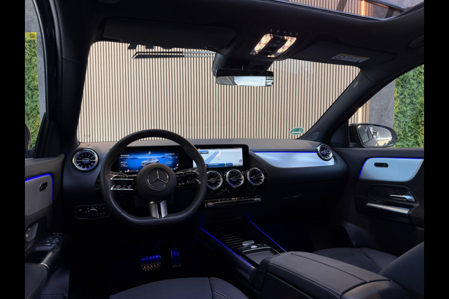 Mercedes-Benz GLA 200 AMG Line PANO|KEYLESSS|CARPLAY|CAMERA|FEERVERLICHTING|FABRIEKSGARANTIE|20INCH