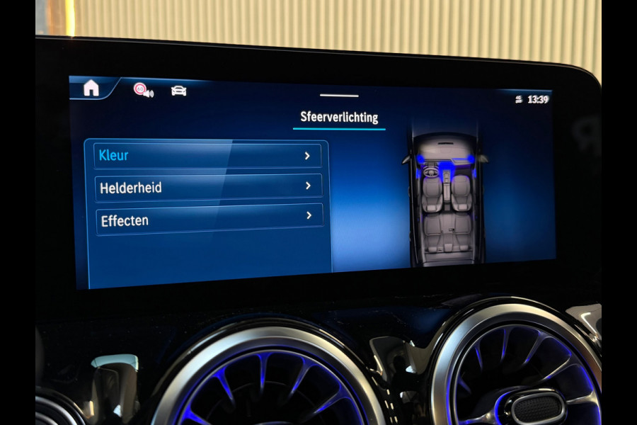 Mercedes-Benz GLA 200 AMG Line PANO|KEYLESSS|CARPLAY|CAMERA|FEERVERLICHTING|FABRIEKSGARANTIE|20INCH