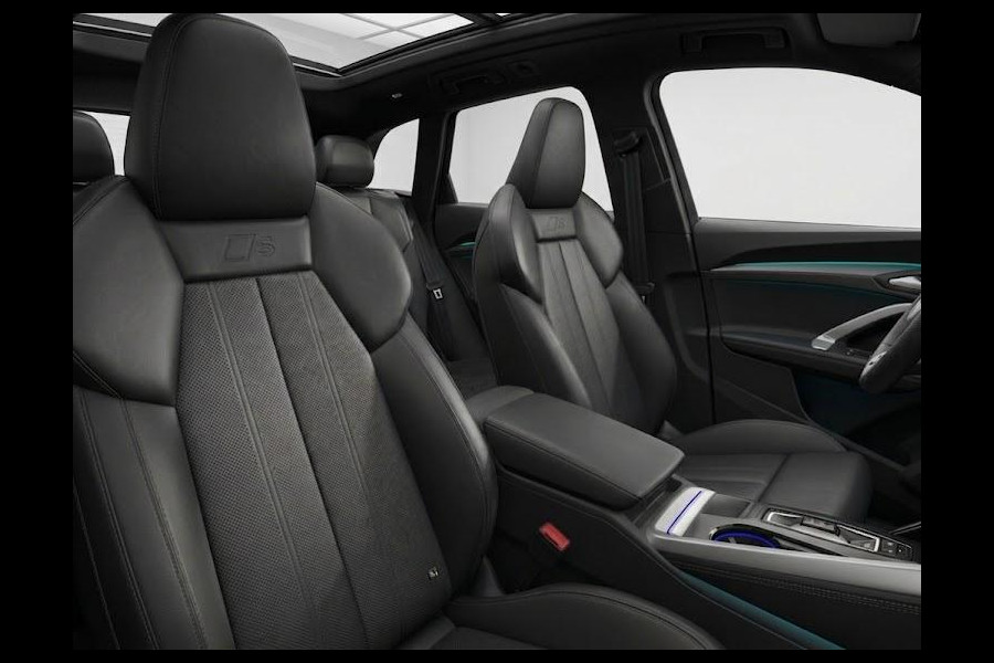 Audi Q5 S edition Competition e-hybrid 367 pk | Panorama-glasdak | MMI experience plus met B&O | Trekhaak, elektr. wegklapbaar | MMI bijrijdersdisplay |
