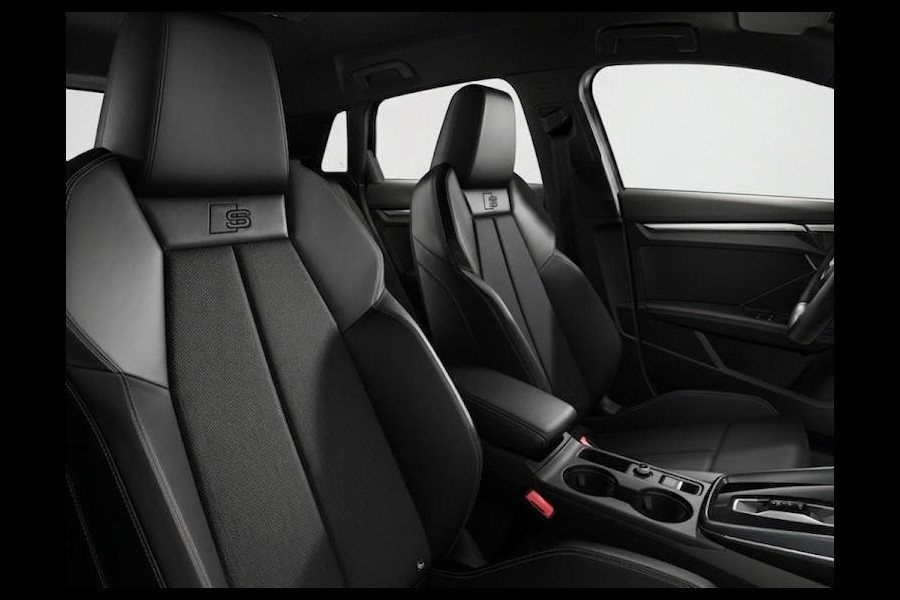 Audi A3 Sportback S edition 40 TFSI 204 pk | Optiekpakket zwart plus | Lichtpakket plus ambient light | Trekhaak | achteruitrijcamera |