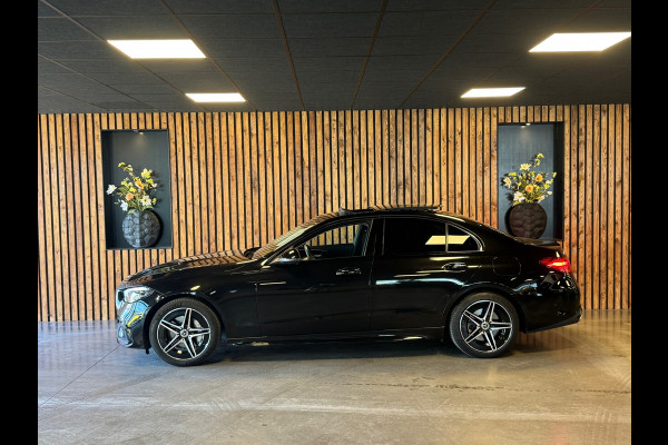 Mercedes-Benz C-Klasse 300 e AMG Line / Pano / Burmester / Camera / Sfeerverlichting / Stoelverwarming / Trekhaak / DAB