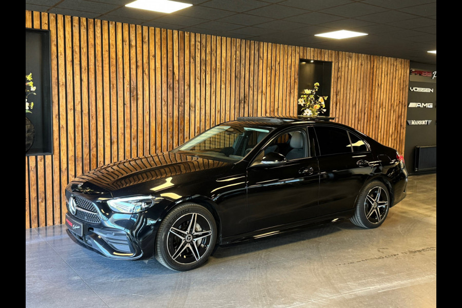 Mercedes-Benz C-Klasse 300 e AMG Line / Pano / Burmester / Camera / Sfeerverlichting / Stoelverwarming / Trekhaak / DAB