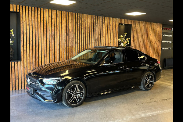 Mercedes-Benz C-Klasse 300 e AMG Line / Pano / Burmester / Camera / Sfeerverlichting / Stoelverwarming / Trekhaak / DAB