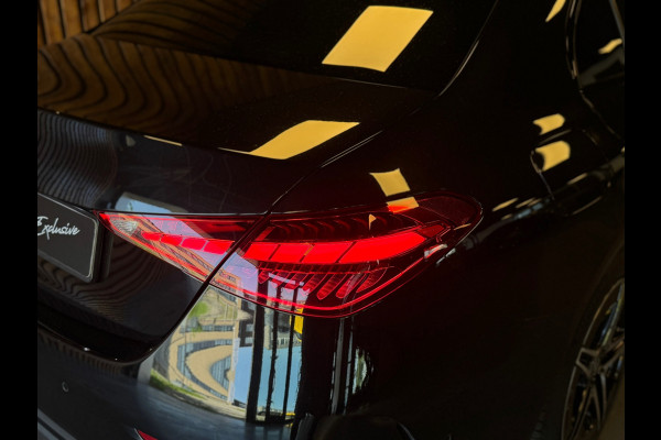 Mercedes-Benz C-Klasse 300 e AMG Line / Pano / Burmester / Camera / Sfeerverlichting / Stoelverwarming / Trekhaak / DAB