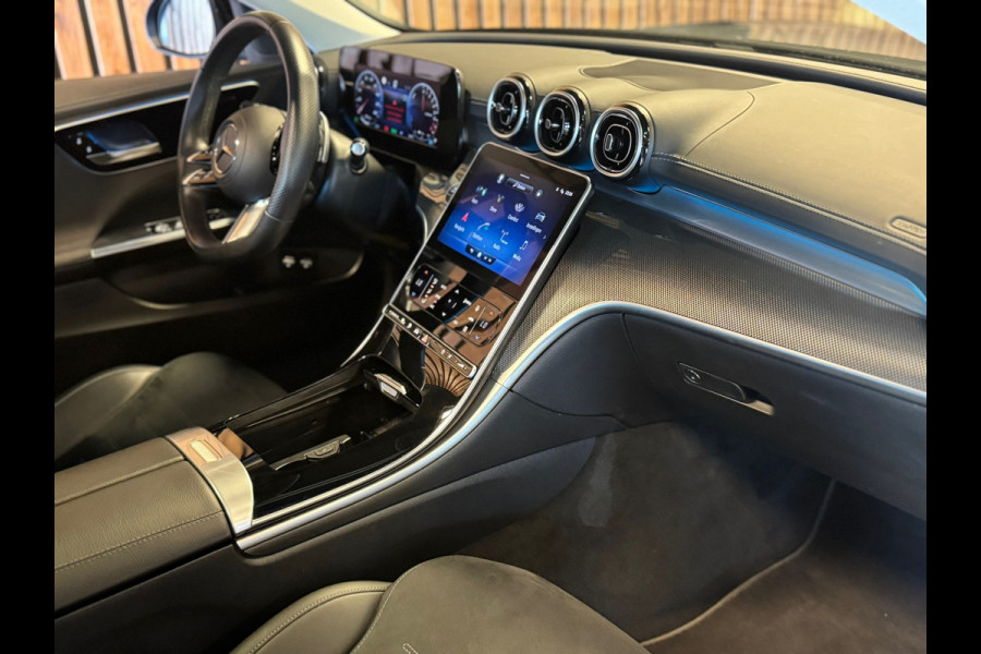 Mercedes-Benz C-Klasse 300 e AMG Line / Pano / Burmester / Camera / Sfeerverlichting / Stoelverwarming / Trekhaak / DAB