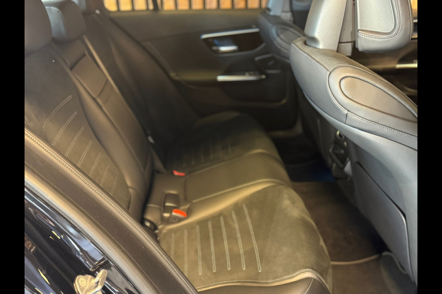 Mercedes-Benz C-Klasse 300 e AMG Line / Pano / Burmester / Camera / Sfeerverlichting / Stoelverwarming / Trekhaak / DAB