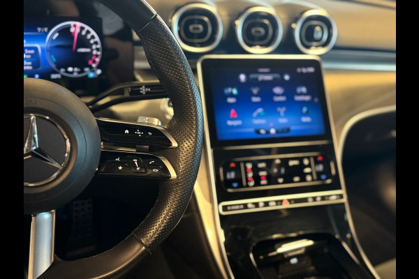 Mercedes-Benz C-Klasse 300 e AMG Line / Pano / Burmester / Camera / Sfeerverlichting / Stoelverwarming / Trekhaak / DAB