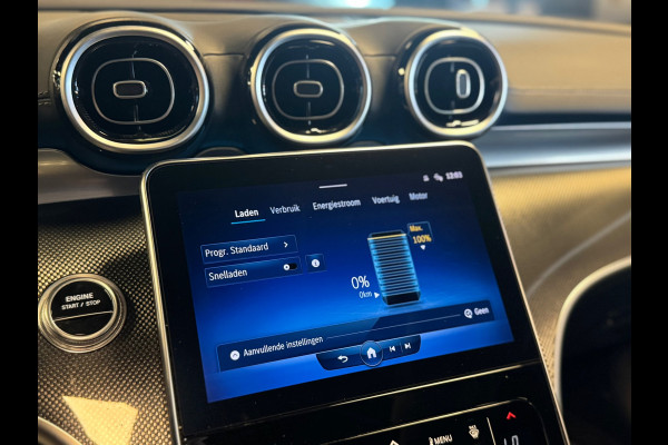 Mercedes-Benz C-Klasse 300 e AMG Line / Pano / Burmester / Camera / Sfeerverlichting / Stoelverwarming / Trekhaak / DAB