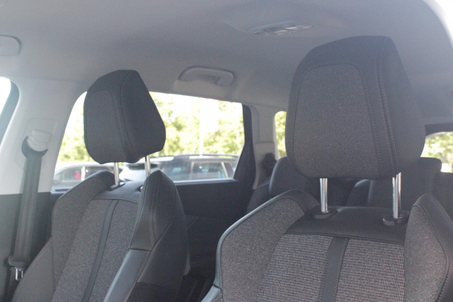 Peugeot 5008 1.6 180PK AUTOMAAT ALLURE PACK BUSINESS | AFNEEMBARE TREKHAAK |  CAMERA VOOR + ACHTER | FOCAL AUDIO SYSTEM | ELEKTRISCH BEDIENBARE ACHTERKLEP | DAB+ RADIO | NAVIGATIE | APPLE CARPLAY/ANDROID AUTO | LANE ASSIST | CLIMATE CONTROL | DODEHOEK DETECTIE | CRUISE CONTROL | KEYLESS ENTRY/START | DRAADLOZE TELEFOONLADER | PARKEERSENSOREN VOOR + ACHTER |