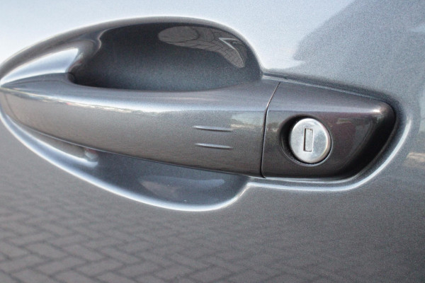 Peugeot 5008 1.6 180PK AUTOMAAT ALLURE PACK BUSINESS | AFNEEMBARE TREKHAAK |  CAMERA VOOR + ACHTER | FOCAL AUDIO SYSTEM | ELEKTRISCH BEDIENBARE ACHTERKLEP | DAB+ RADIO | NAVIGATIE | APPLE CARPLAY/ANDROID AUTO | LANE ASSIST | CLIMATE CONTROL | DODEHOEK DETECTIE | CRUISE CONTROL | KEYLESS ENTRY/START | DRAADLOZE TELEFOONLADER | PARKEERSENSOREN VOOR + ACHTER |