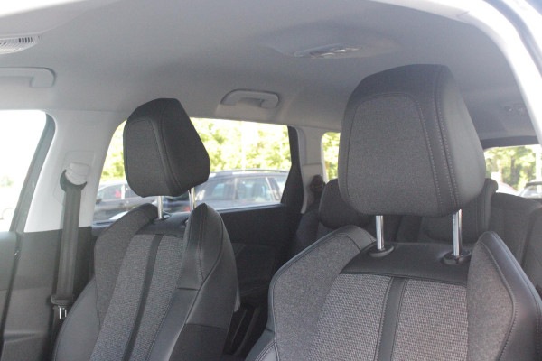 Peugeot 5008 1.6 180PK AUTOMAAT ALLURE PACK BUSINESS | AFNEEMBARE TREKHAAK |  CAMERA VOOR + ACHTER | FOCAL AUDIO SYSTEM | ELEKTRISCH BEDIENBARE ACHTERKLEP | DAB+ RADIO | NAVIGATIE | APPLE CARPLAY/ANDROID AUTO | LANE ASSIST | CLIMATE CONTROL | DODEHOEK DETECTIE | CRUISE CONTROL | KEYLESS ENTRY/START | DRAADLOZE TELEFOONLADER | PARKEERSENSOREN VOOR + ACHTER |