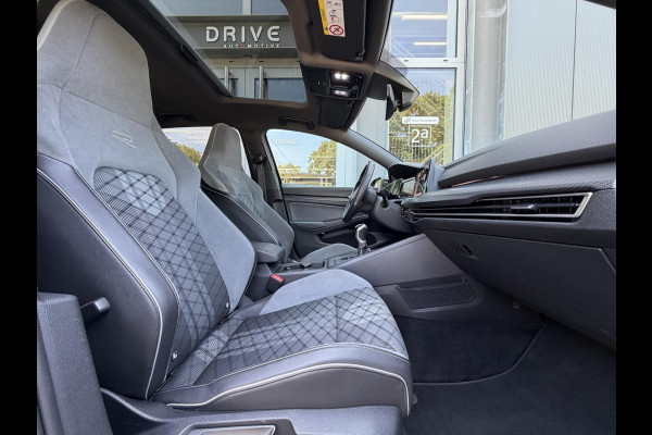 Volkswagen Golf 1.5 TSI 150PK Highline Business R-Line |Pano|H/K|ACC|HUD|19"|Trekhaak