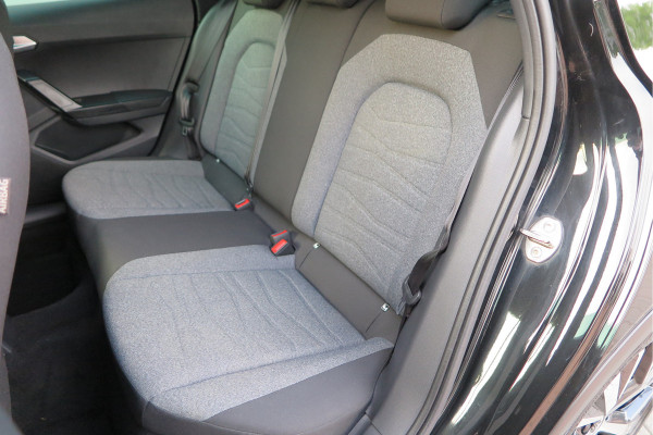 Seat Arona 1.0 TSI 70KW 95PK Xperience Connect,Led Matrix , Virtual cockpit, Keyless, Adaptive cruise, PDC, 18" LMV , Navi,App / smartlink , Bleutooth , DAB+ etc. Dealer onderhouden .