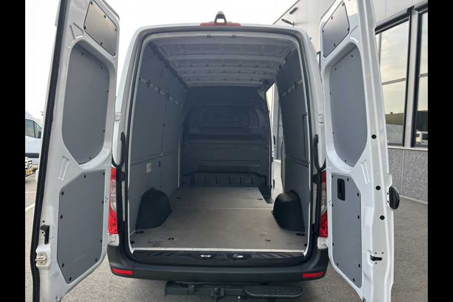 Mercedes-Benz Sprinter 315 CDI L2 H2 RWD PRO / 2800KG Trekhaak / LED / MBUX / Navigatie / Camera / Cruise control / Airco