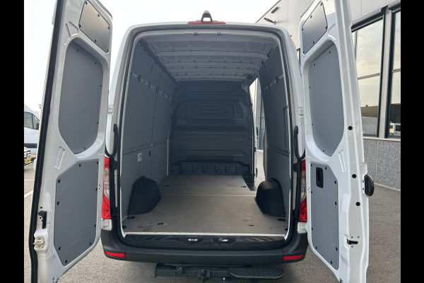 Mercedes-Benz Sprinter 315 CDI L2 H2 RWD PRO / 2800KG Trekhaak / LED / MBUX / Navigatie / Camera / Cruise control / Airco