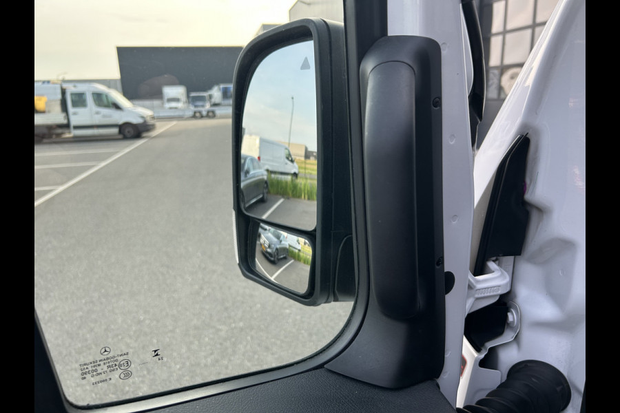 Mercedes-Benz Sprinter 315 CDI L2 H2 RWD PRO / 2800KG Trekhaak / LED / MBUX / Navigatie / Camera / Cruise control / Airco