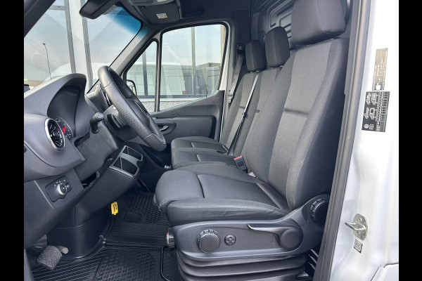 Mercedes-Benz Sprinter 315 CDI L2 H2 RWD PRO / 2800KG Trekhaak / LED / MBUX / Navigatie / Camera / Cruise control / Airco