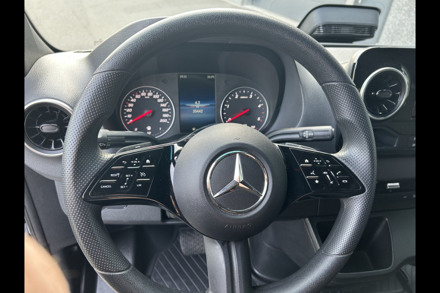 Mercedes-Benz Sprinter 315 CDI L2 H2 RWD PRO / 2800KG Trekhaak / LED / MBUX / Navigatie / Camera / Cruise control / Airco