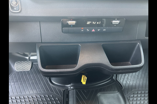 Mercedes-Benz Sprinter 315 CDI L2 H2 RWD PRO / 2800KG Trekhaak / LED / MBUX / Navigatie / Camera / Cruise control / Airco