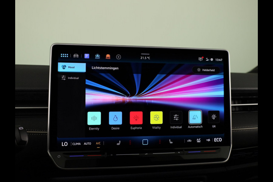 Volkswagen ID.7 Tourer Pro Limited Edition 77 kWh accu 286 PK | Velgen 20" | Trekhaak| Stoel & Stuurverwarming