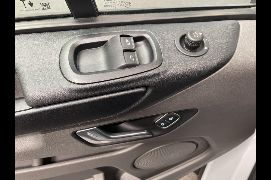 Ford Transit Custom 300 2.0 TDCI L2H1 Trend Dubbele Cabine Automaat 5p Airco Navigatie Bluetooth Trekhaak
