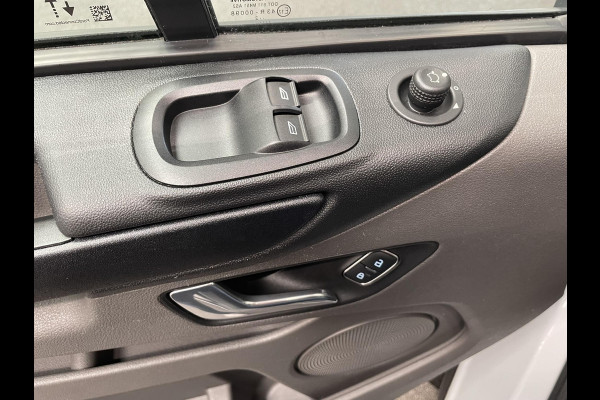 Ford Transit Custom 300 2.0 TDCI L2H1 Trend Dubbele Cabine Automaat 5p Airco Navigatie Bluetooth Trekhaak