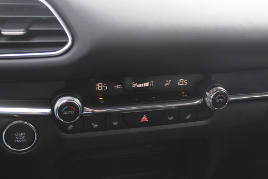 Mazda CX-30 2.0 e-SkyActiv-X M Hybrid Luxury / NL Auto! / Full option! / Trekhaak / Schuifdak / 360Camera / Head-up / Leder / Keyless / 18'' / CarPlay / Bose / Stuur+Stoelverwarming / Dodehoek / DAB / ACC