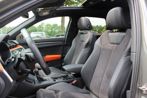 Audi Q3 45 TFSI quattro S Line edition one / Panoramadak / Camera / Keyless / B&O / Matrix LED / 19'' / CarPlay / Elektr. Stoelen / Sfeerverlichting / Dodehoek / DAB / Stoelverwarming / ACC